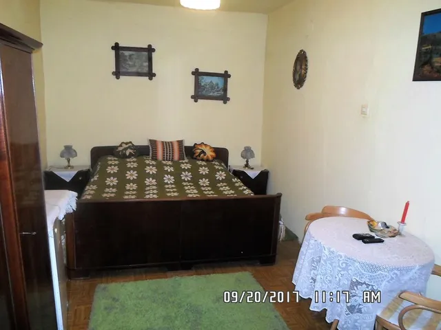 Nyolc Szilvafás ház