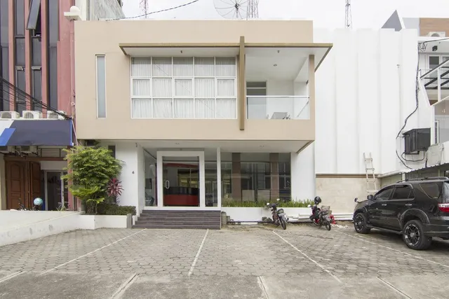 RedDoorz Plus near Universitas Diponegoro