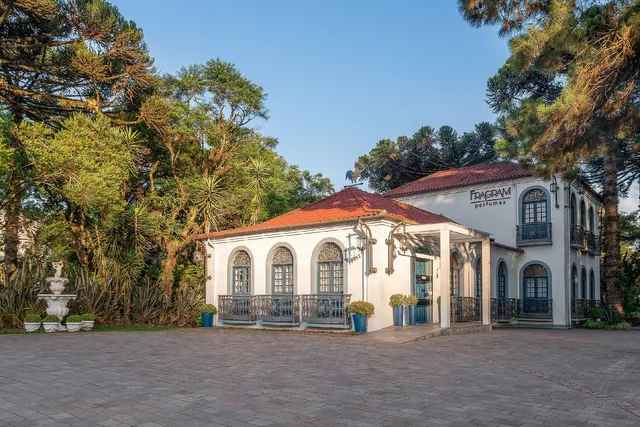 Fragram Fragrances and Perfumes Ltda Lawn