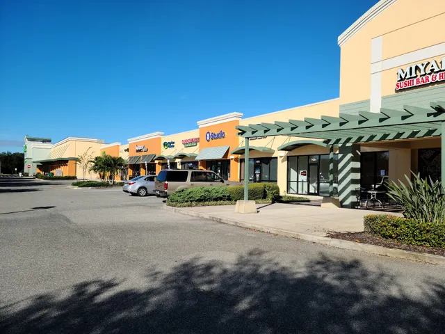 Shoppes at Aloma Walk