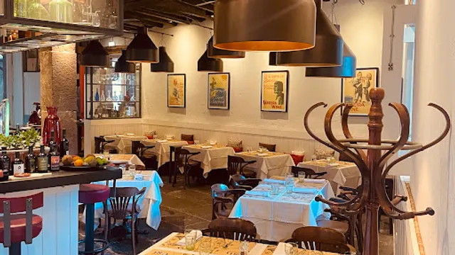 1811 Bistro Wine Bar