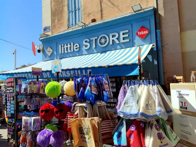 little STORE...Tabac...souvenir..de..Marseille
