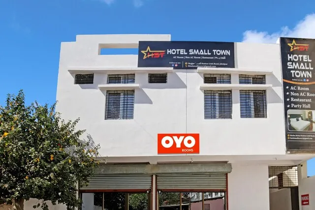 OYO HOTEL SMALL TOWN