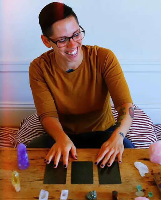 Seanna Lanagan - Intuitive Tarot Reader