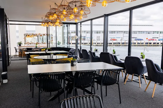 Waterline Brooke Street Pier Lounge Bar & Eatery