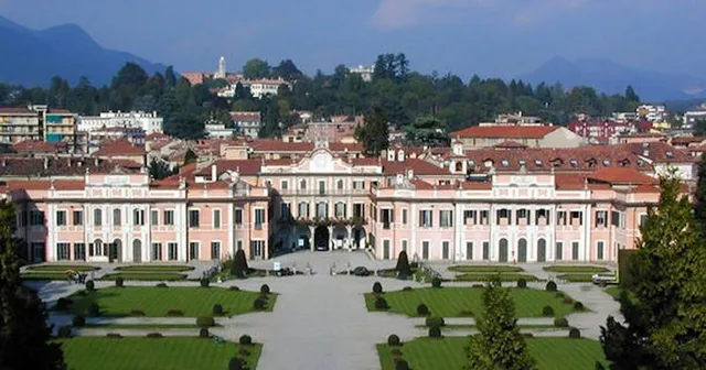 VARESE PRIME-Air conditioning-Free private parking-Centro Città-Intero appartamento 2 bagni CIN: IT012133C2USX8WZJZ