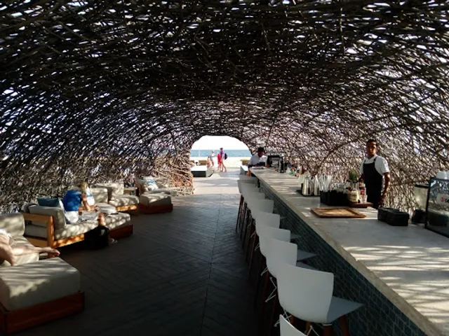 Nidito Beach & Poolside Bar