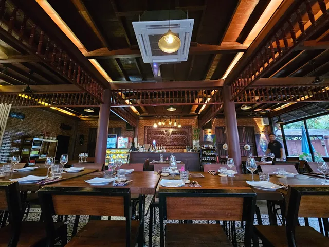 ភោជនីយដ្ឋាន លោកឪពុក-Lok Ov Pok​ Restaurant