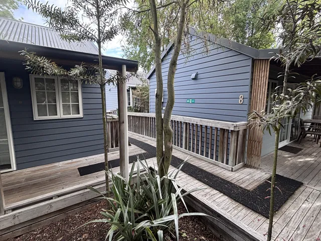 Cranford Cottages and Motel