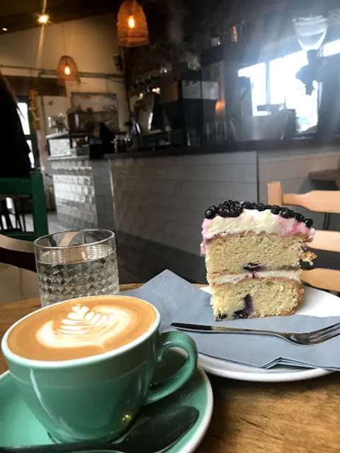 Short & Strong Cafe & Deli