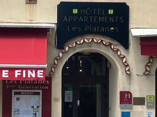 Hôtel et Appartements les Platanes