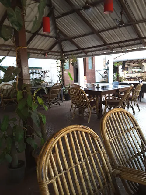 Friends Bar & Restaurant