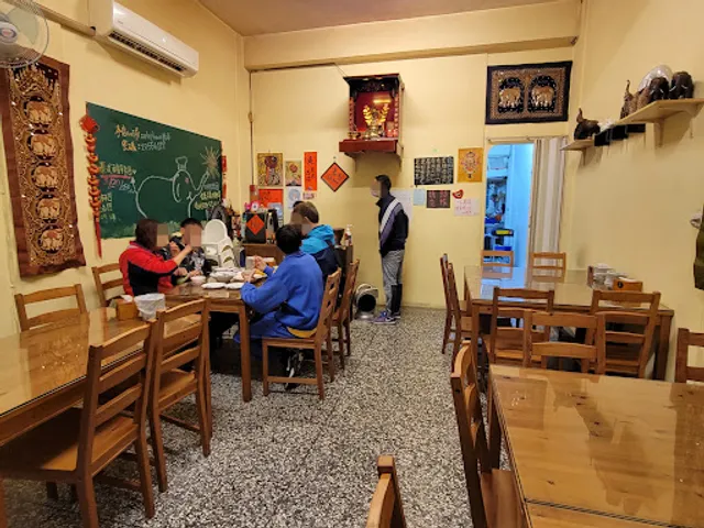 金泰子泰式料理（每周一固定公休，其餘公休日金泰子臉書另行公告）