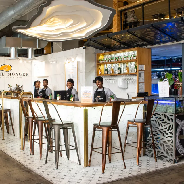 The Mussel Monger & Oyster Bar (Mojo Market)