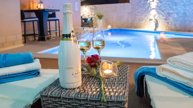 Villa San Tonini Deluxe Apartment with private heated pool