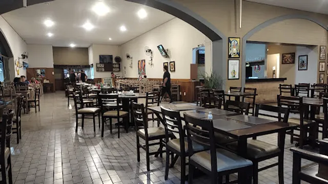 Nikola's Restaurante(ler comentários antes de ir)