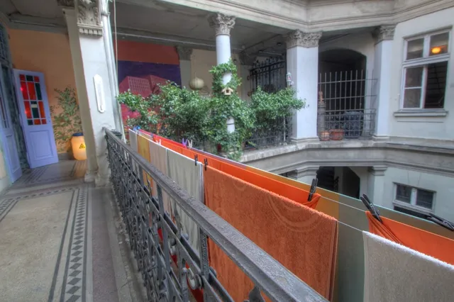 Lavender Circus Hostel And Apartments