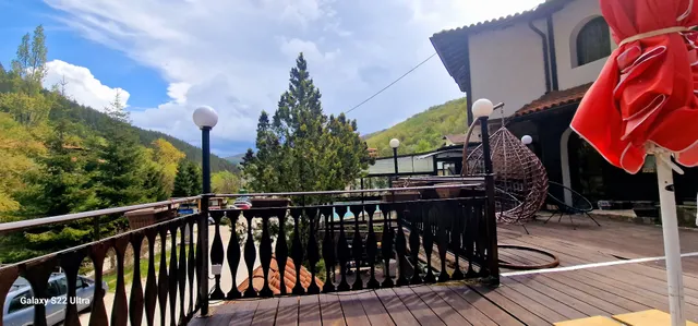 House Elora, Chiflik