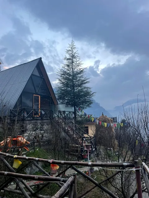 Himalayan Abode Tree House, Sainj