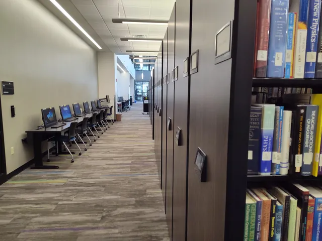 Clearwater East Community Library @ St. Petersburg College