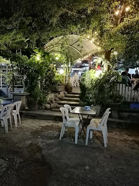 Lazio Cafe / ร้านสเต็กและเครื่องดื่มฮาลาล