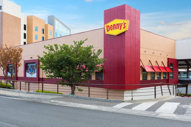 Denny's • Curridabat