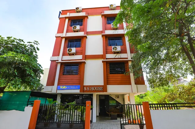 FabHotel SS House