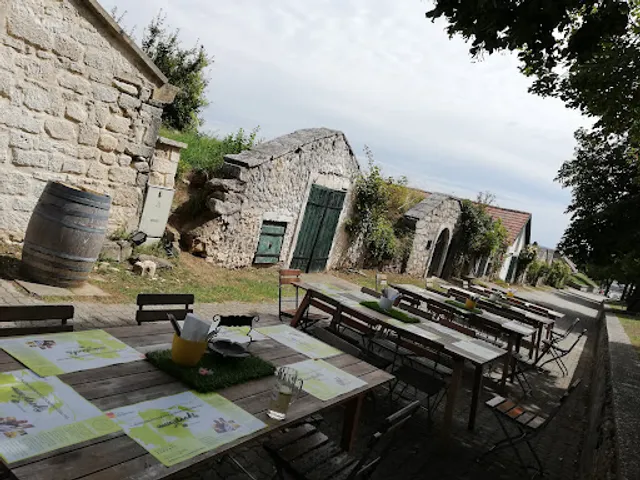 HEURIGEN VINOSCHANK FAMILIE HUMER