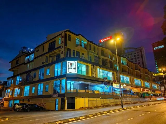 Hotel 98
