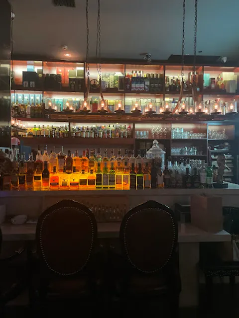 Guevara Cigar and Whiskey Bar