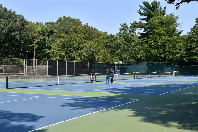 Crocheron Park Tennis Courts