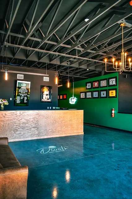 Divots Golf Lounge