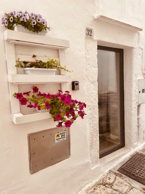 white room Ostuni