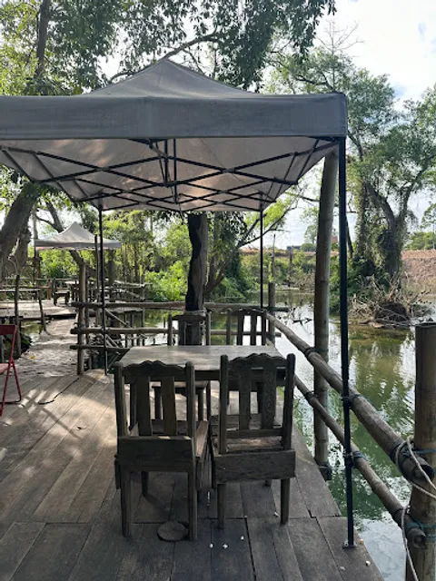 Pae Ton Nam The raft