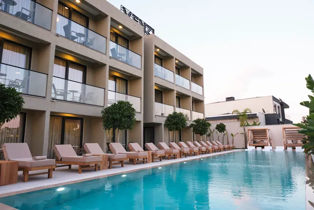 Venzi Ayayorgi (Adult Only +15)