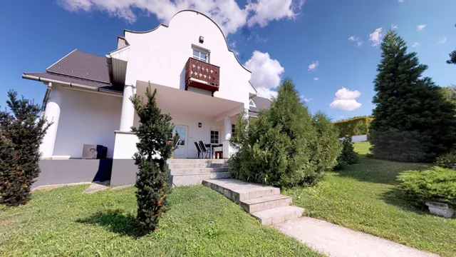 Perlik-Expert Kúria és Vendégházak