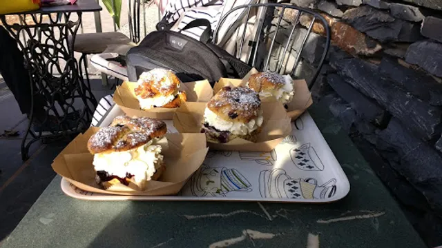 Waterhead Coffee Shop