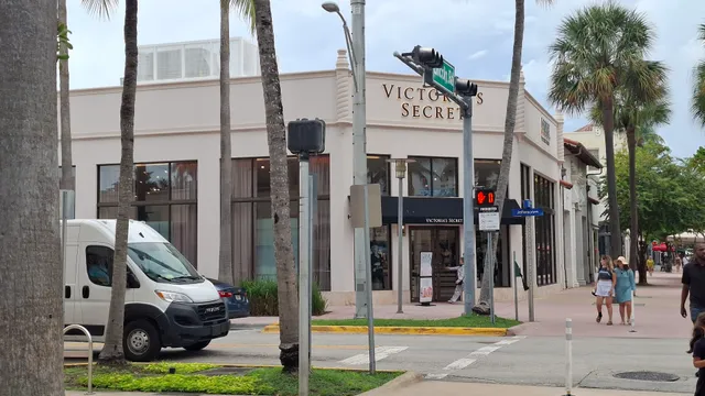 Victoria's Secret & PINK