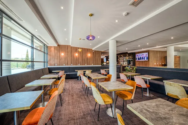 La Table De L'Arbois