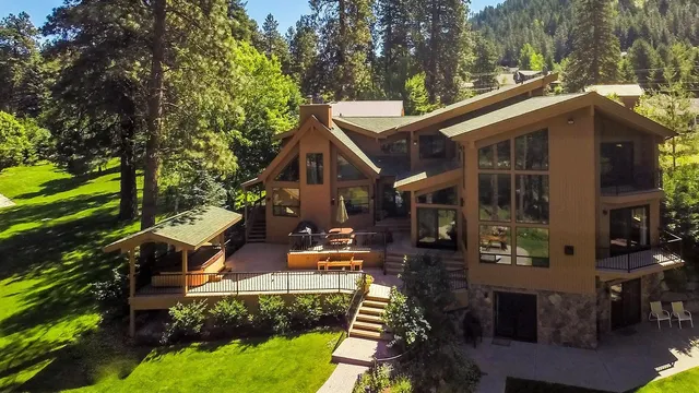 Riverside Vacation Home