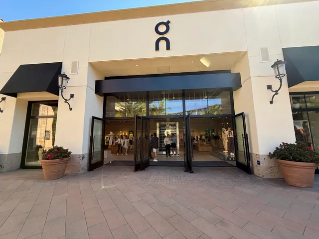 On Store Newport Beach Fashion Island