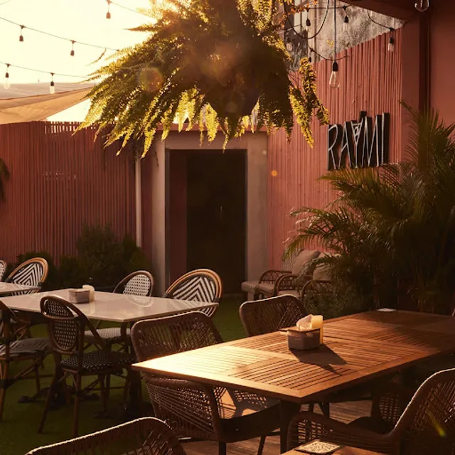 Magpie The Fortune Bar China Town