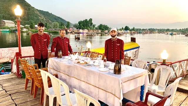 Kulcha Cafe by Kolu Houseboats