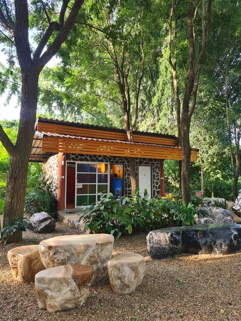 เชอรี่ฮับ สโตนแคมป์ Cherry’s Hub Stone Camp