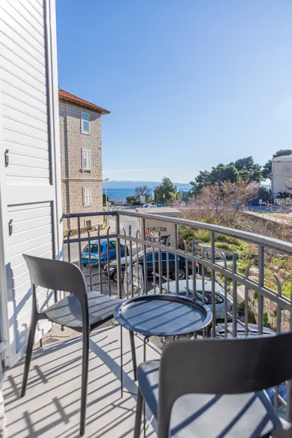 East Coast Deluxe Rooms, Split