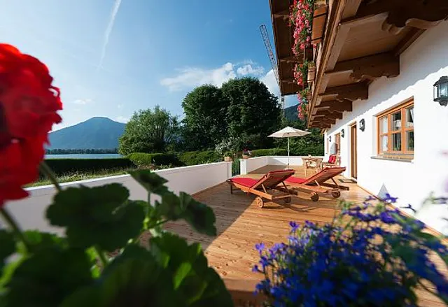 Seerose > Ferienwohnungen am See - Familie Buchberger