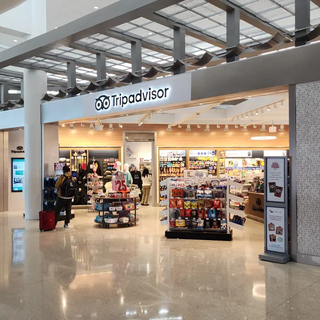 Fleurty Girl MSY Airport