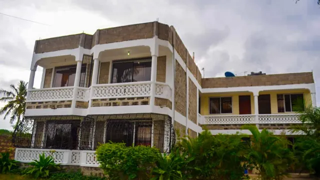 Silent cruise resort