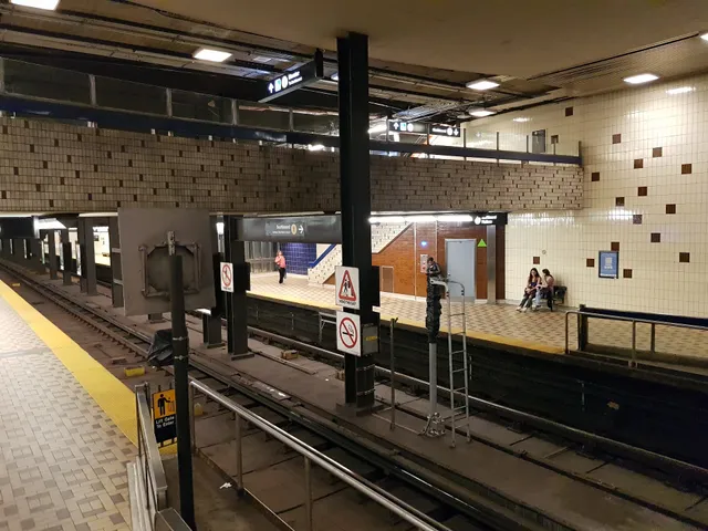 St Clair West Station