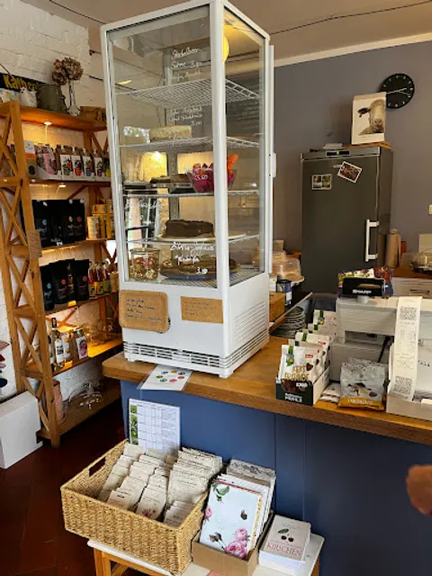 Kunstpause- Laden, Café, Speisen am See